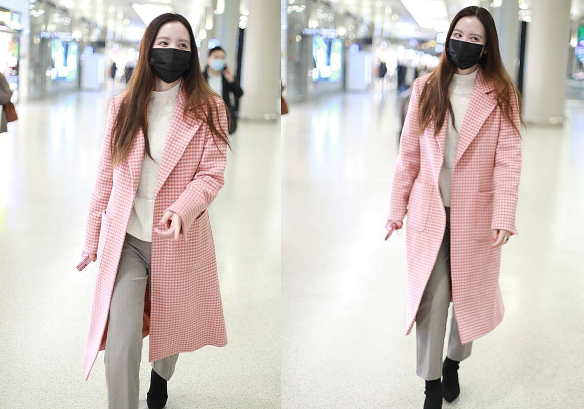 原创张萌成穿衣榜样粉红格纹大衣清新甜美蓝灰色派克大衣保暖帅气
