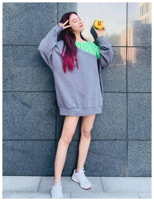 张紫宁的腿有多绝?大腿和小腿一样大,女生表示:我不配吃饭!