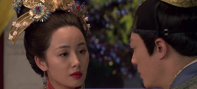 然后朱祁镇给被明宣宗废掉的胡皇后恢复尊号,"恭让皇后",诏书称其为"