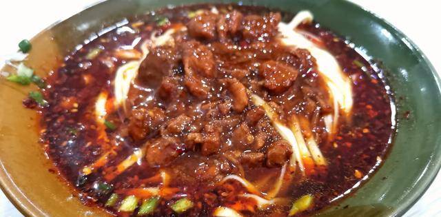 回老家想吃的大竹杂酱面,今天终于吃上了,一个字"爽"_连汤_润滑_调料