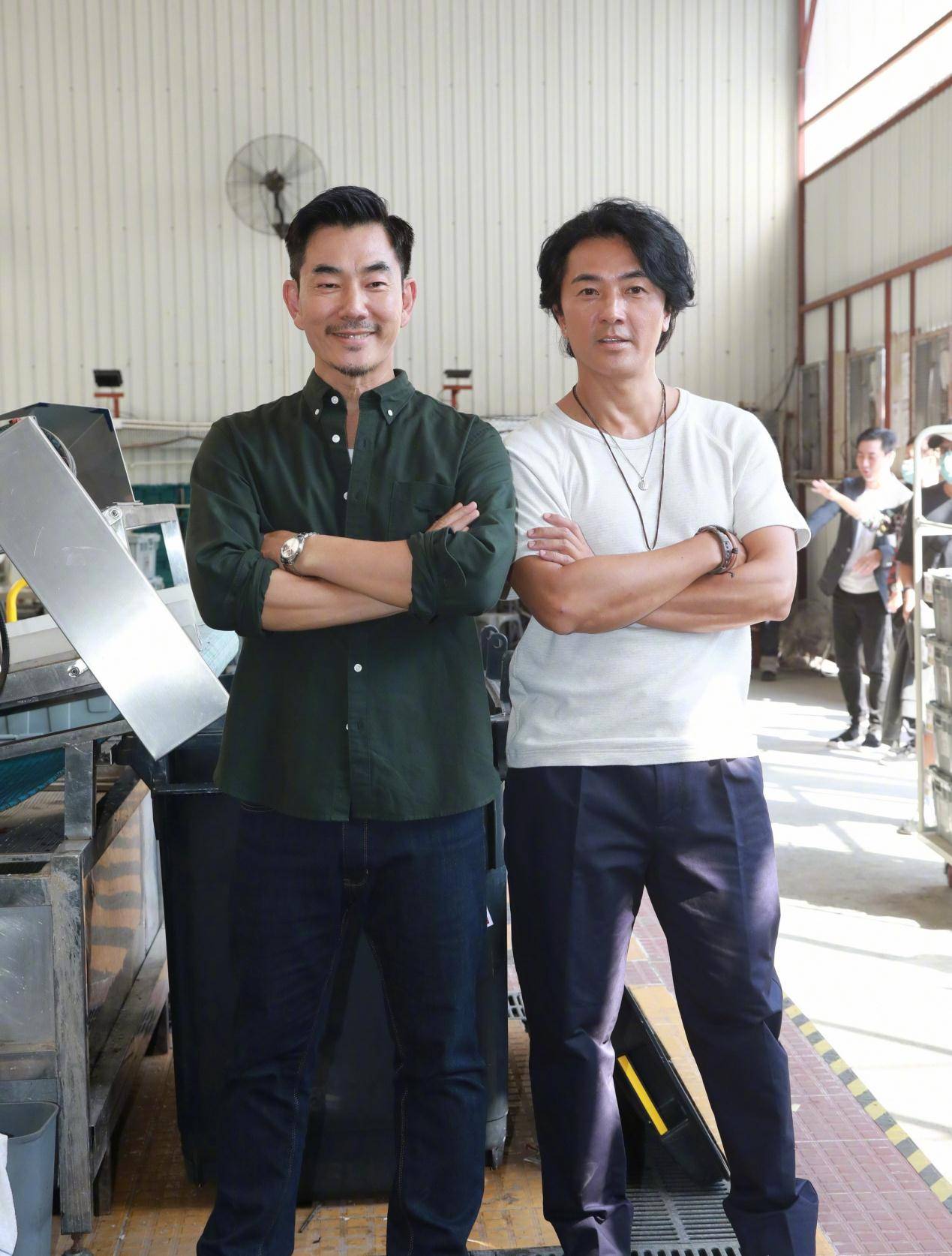 原创54岁任贤齐罕露面寸头沧桑白发显老专情32年至今无婚礼