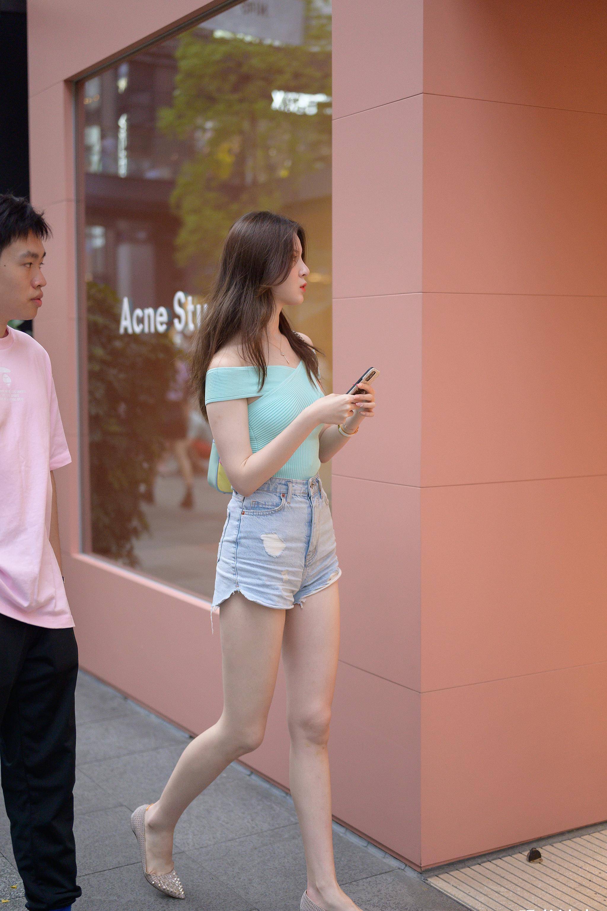 原创清新靓丽的热裤美人就像是炎炎夏日里的一缕清风