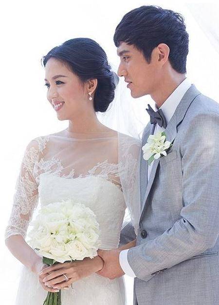 原创张梓琳23岁成世界小姐冠军低调嫁人36岁活成少女