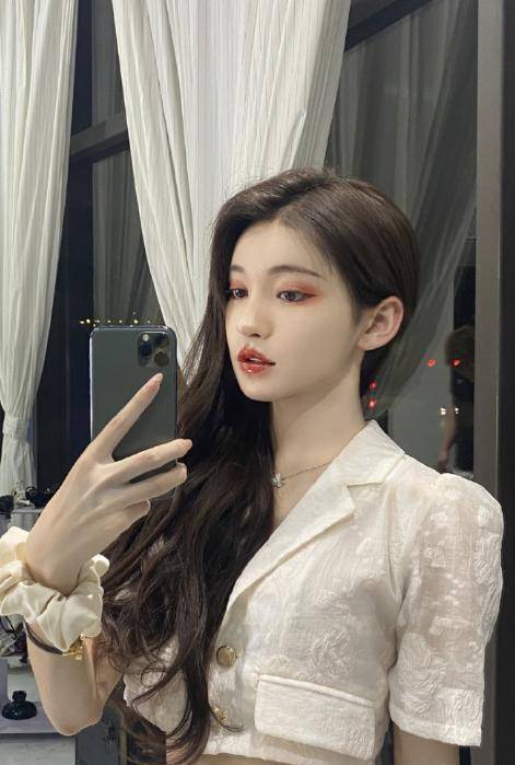 任豪赴约密逃风波,女网红李由被指是男生,网友戏称男嫂子_rh_朋友