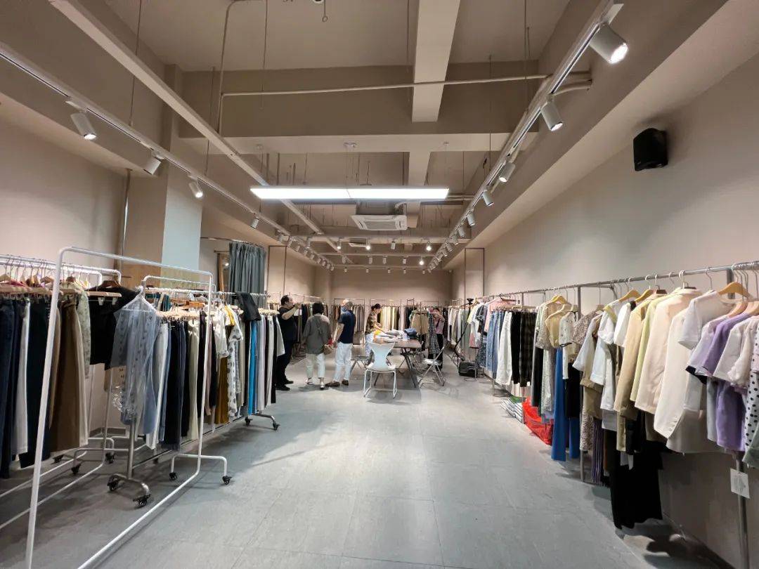 孵化高端女裤安妮珂莉丝丁好衣库打造品质供应链