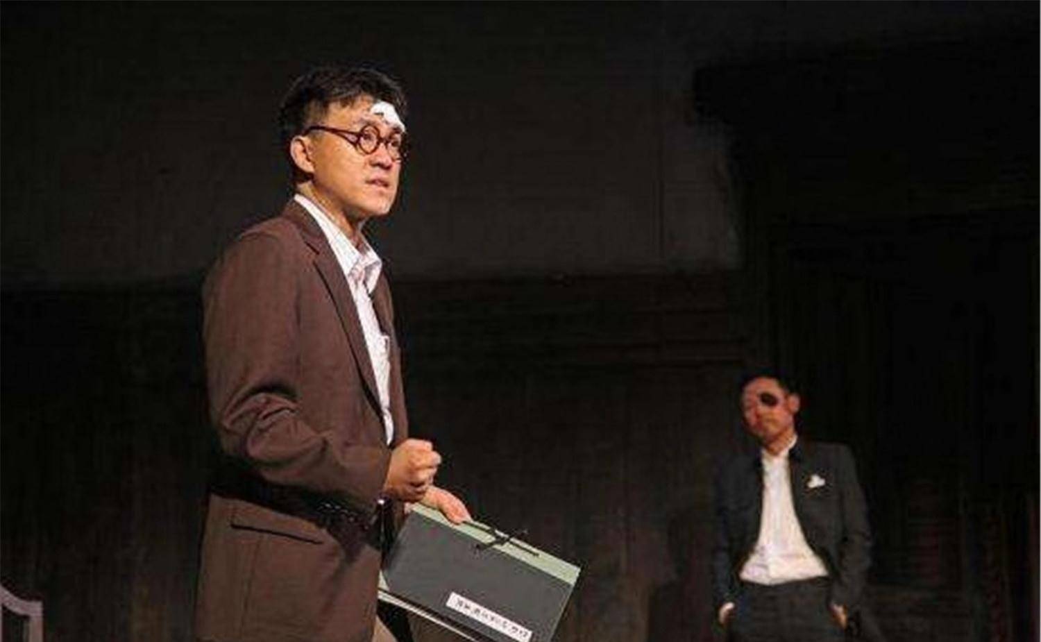 成的何冰:35岁出道,参影无数却难火,终于凭两部剧成名_表演_什么_何兵