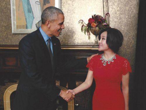 刘晓庆的第五任丈夫是现在的王晓玉,他比刘晓庆大12岁,是有名的富商