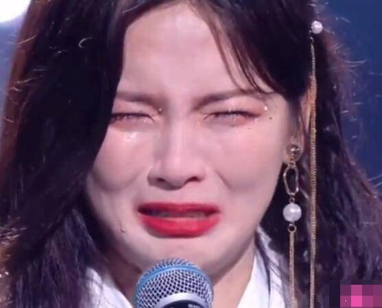 原创本以为杨超越要哭花妆当镜头放大给出脸部特写明星妆太强了