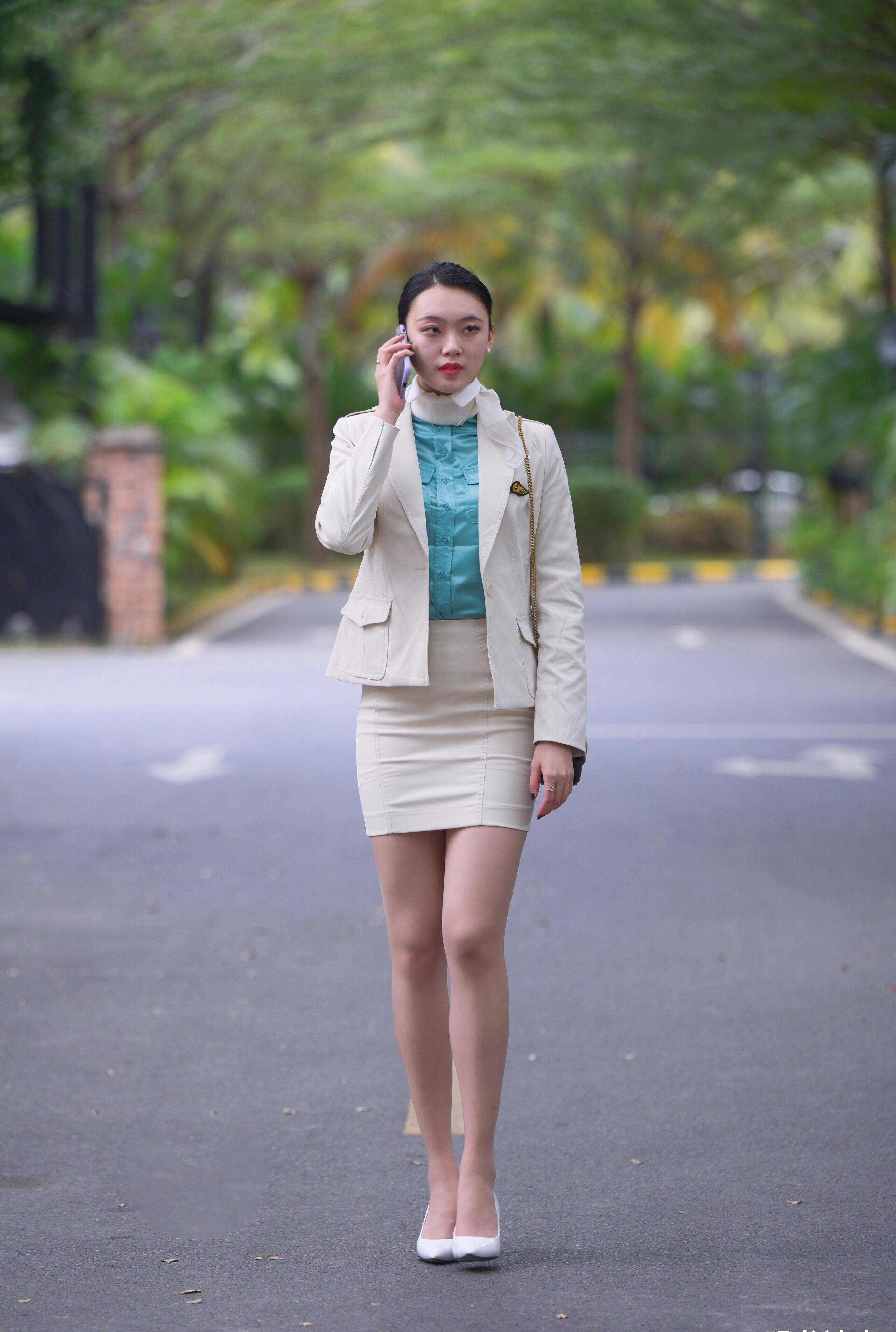 当下的主流美图一般分为三种:机构出品的人气模特写真,大家熟悉的芝芝