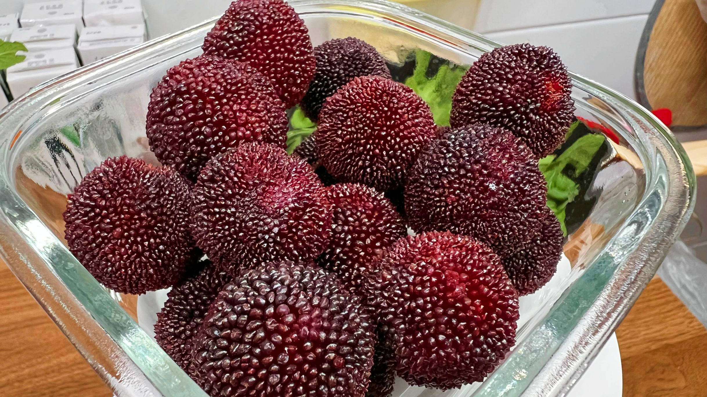 洗杨梅时有人用盐有人用面教你最正确的方法洗得干净吃得放心