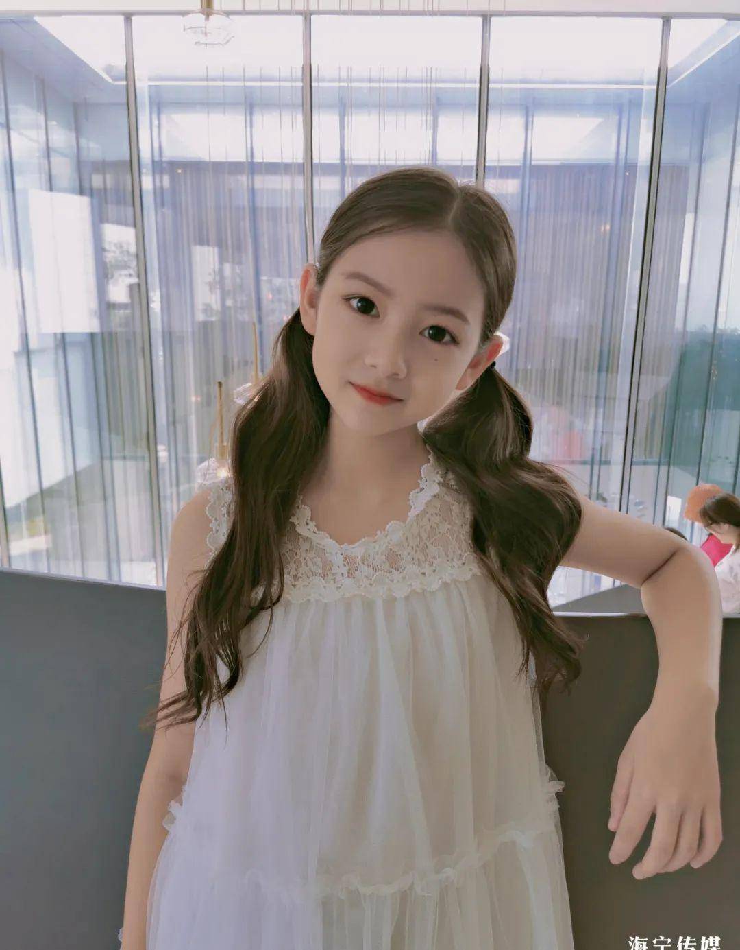 2014年,安琪妈妈接到一个电话,对方说是导演,在微博上看到了安琪的