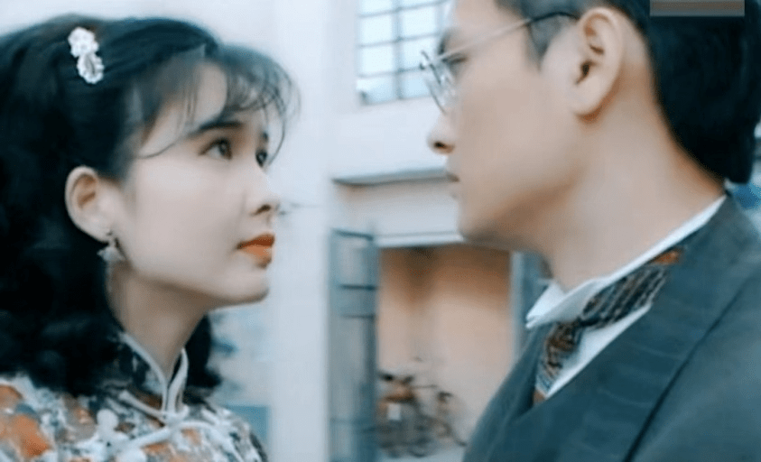 1995年,28岁的周慧敏在拍摄《刀马旦》时,和男主角陈锦鸿传出了绯闻.