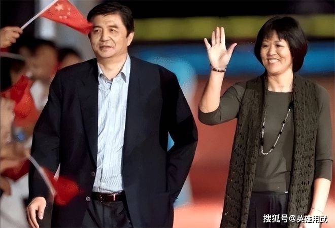 输美国不冤,袁志戴着口罩指挥很拘谨,女排应像男排那样学习传承"女排"