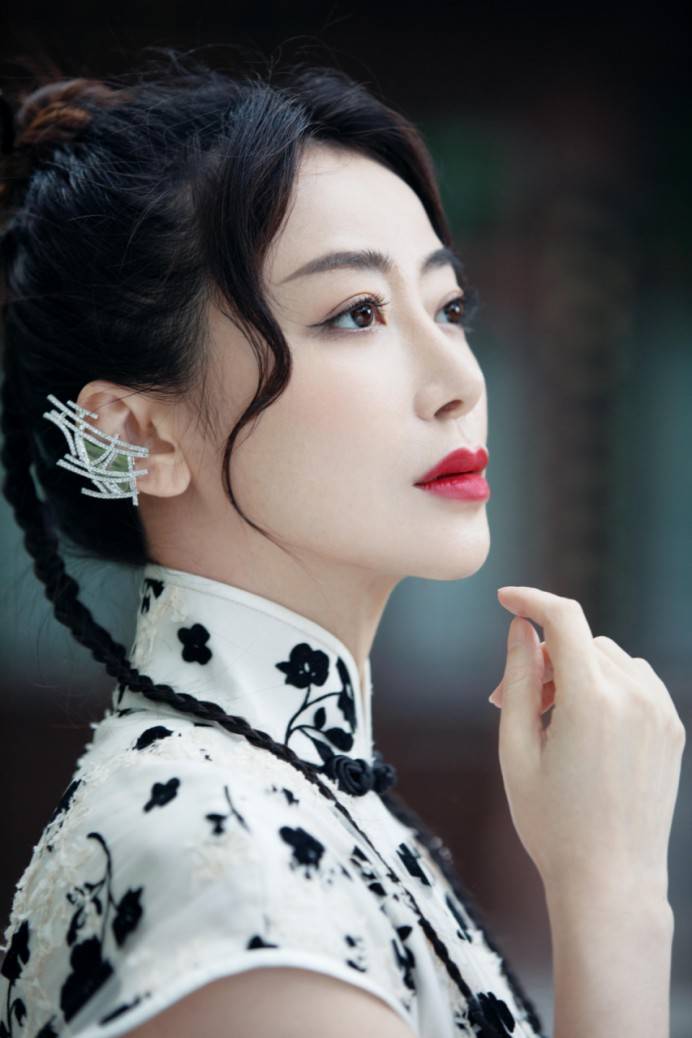 陈紫函戴向宇国风双人大片来袭 冻龄cp画面唯美眼神太绝_庭院_旗袍