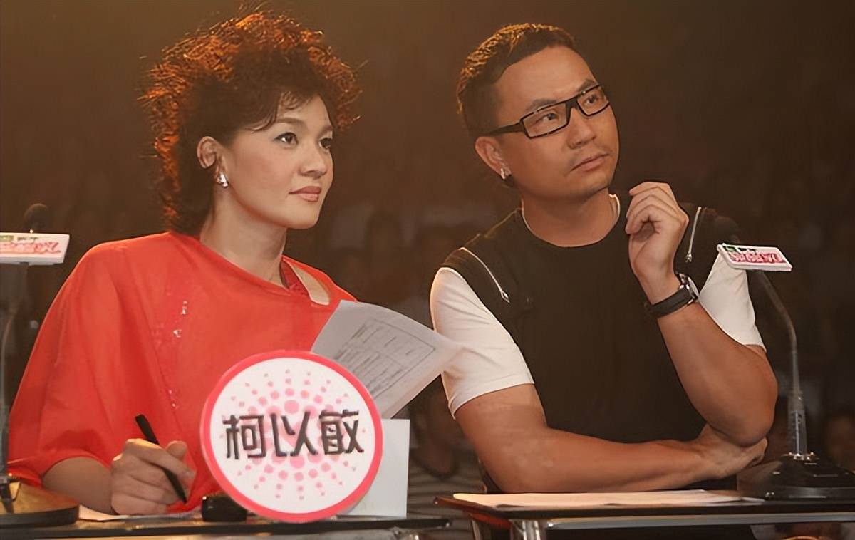 说完,柯以敏当场飚了一段高音给张靓颖做示范,接着,还以命令口吻对