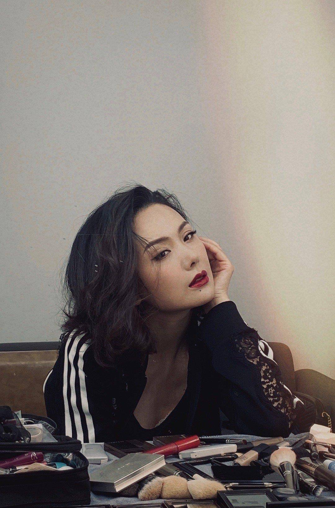 原创郭晓东无视程莉莎秀时尚曾不允许妻子穿短裙今眼中却只有盒饭