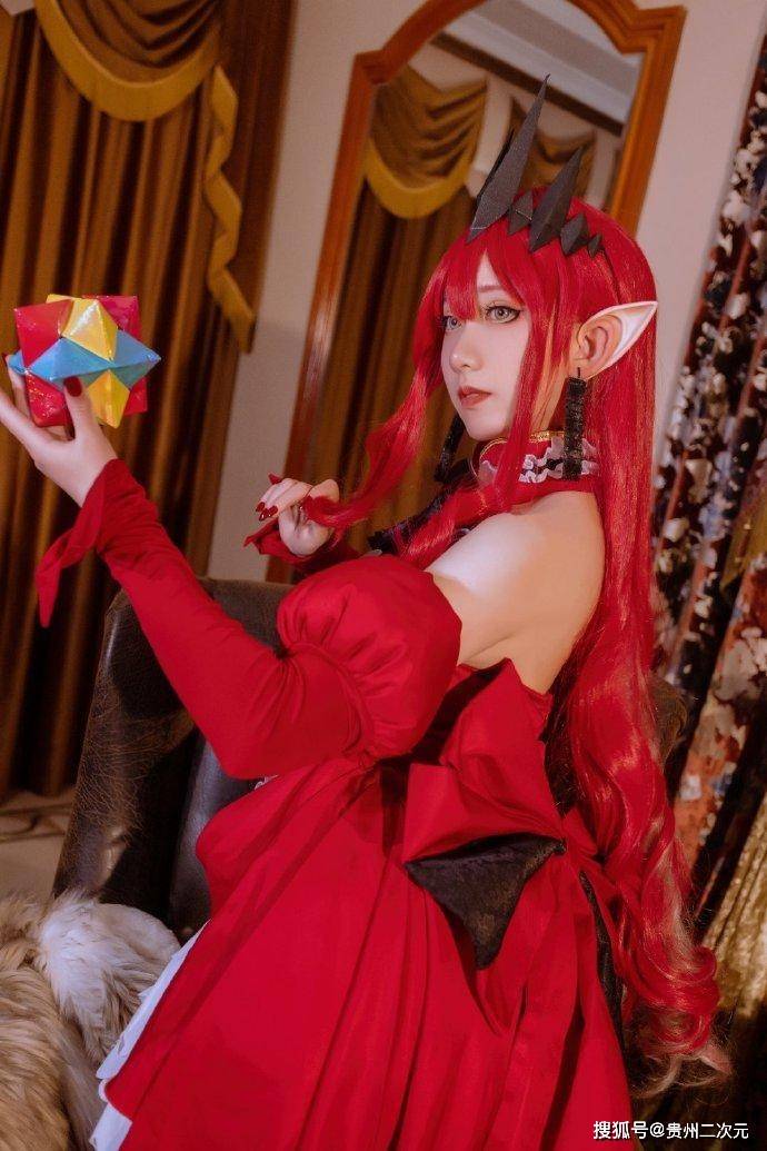 出镜:映月夜空妆造:映月夜空摄影后期:半糖小九_棚子:阿巴摄影棚 岛田