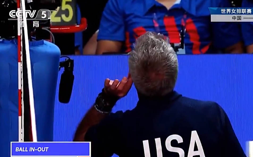 中国女排02落后陷绝境王唯漪奇葩失误送低级探头李盈莹太累