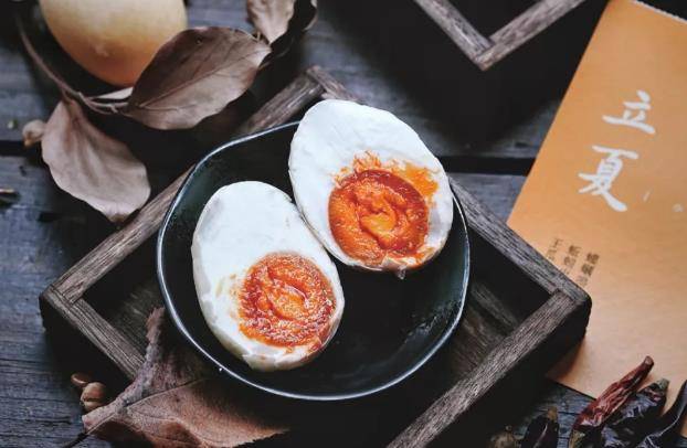 原创大叔做的立夏美食青嫩咸鸭蛋简单易做风味独特家人爱吃