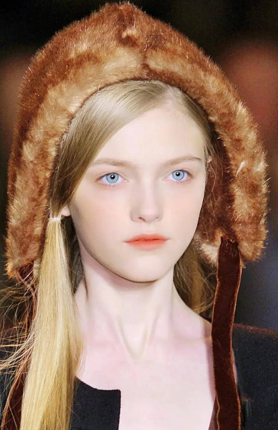 原创t台的洛丽塔时尚妩媚蓝宝石眼睛美得勾魂摄魄时尚照倾国倾城