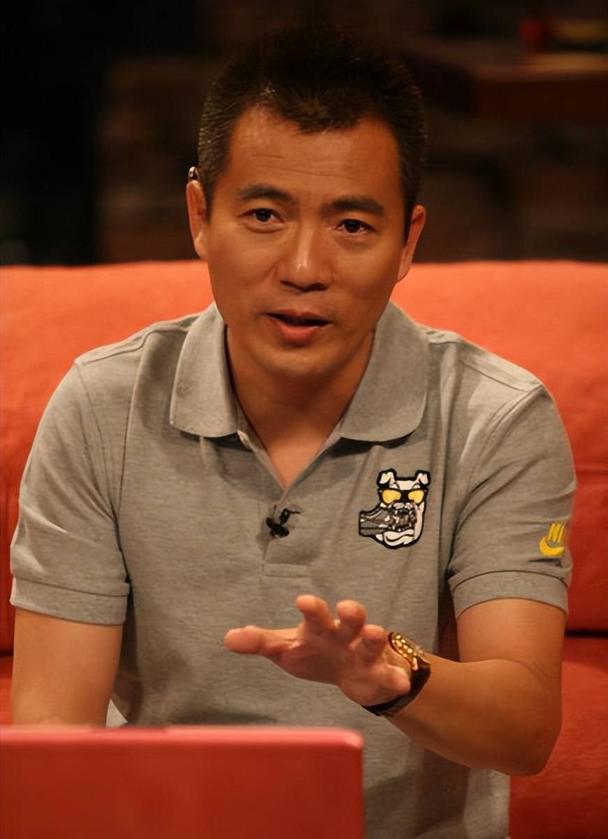 原创黄健翔近照他如今的妻子看起来更年轻他为何要与前妻分手