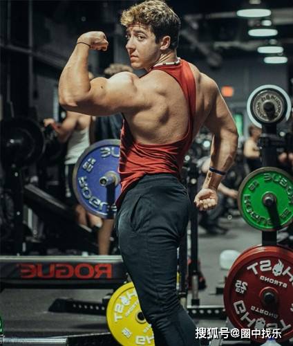 凭借的就是自己的努力程度,而且增肌就像逆水行舟,不进则退,肌肉可以