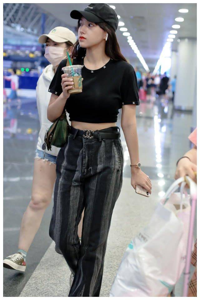 原创107斤的程潇过于自信腿粗还要尝试渐变裤看着好壮实