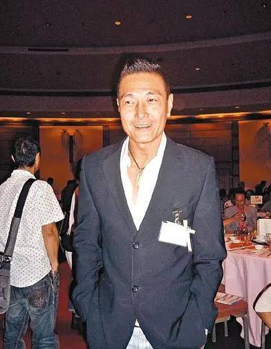 七夺泰拳冠军的"洪兴战神",演戏,做保镖两不误,却晚景凄凉_成龙_角色