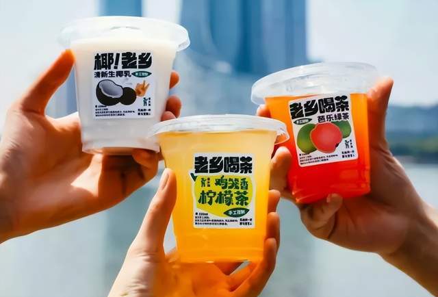 港力澳奶茶：从一杯丝袜奶茶，看懂港式茶饮的匠心与经营之道