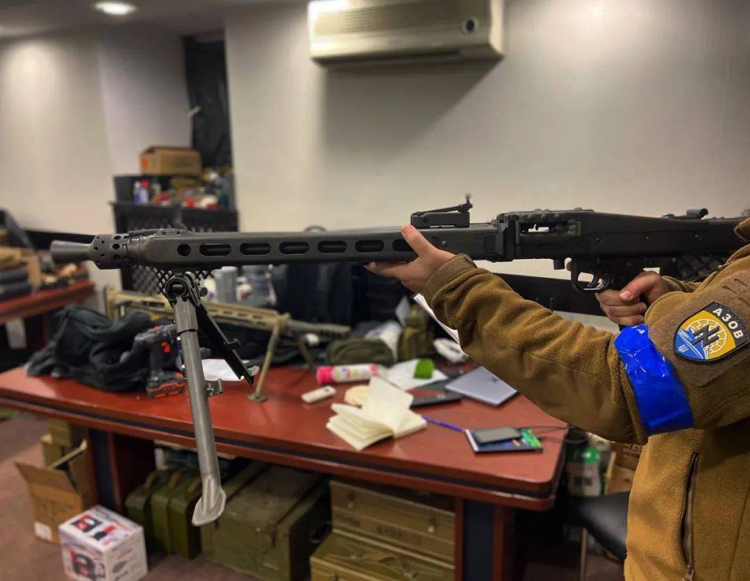 列国战争篇——俄乌战场的老旧武器_mm_轻机枪_子弹