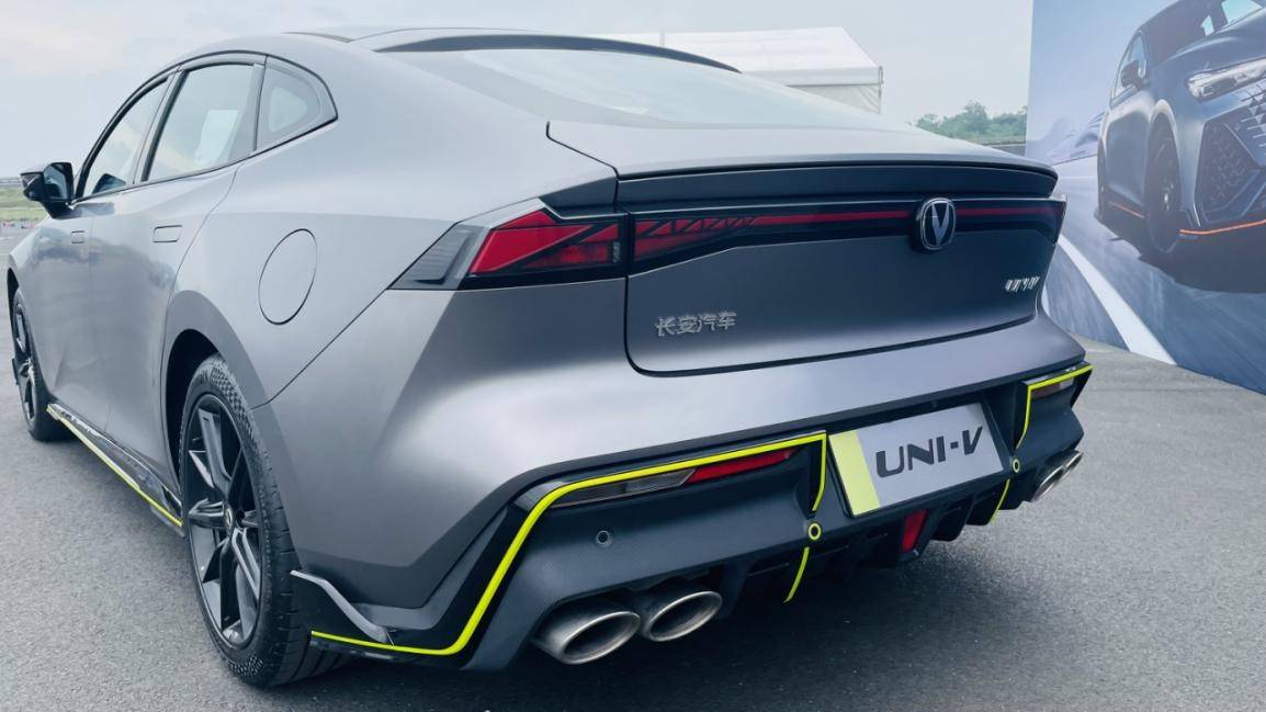 试驾长安univ20t不止有颜值国产小钢炮炼成了