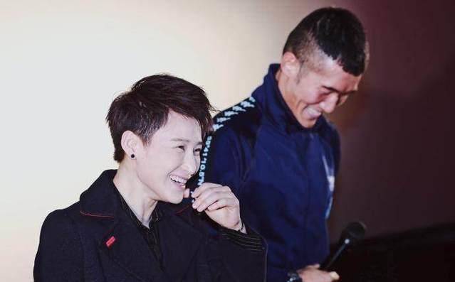 大概戏里太虐了,蒋璐霞和王雨甜(石头),戏外总算是发了点糖~非常短的