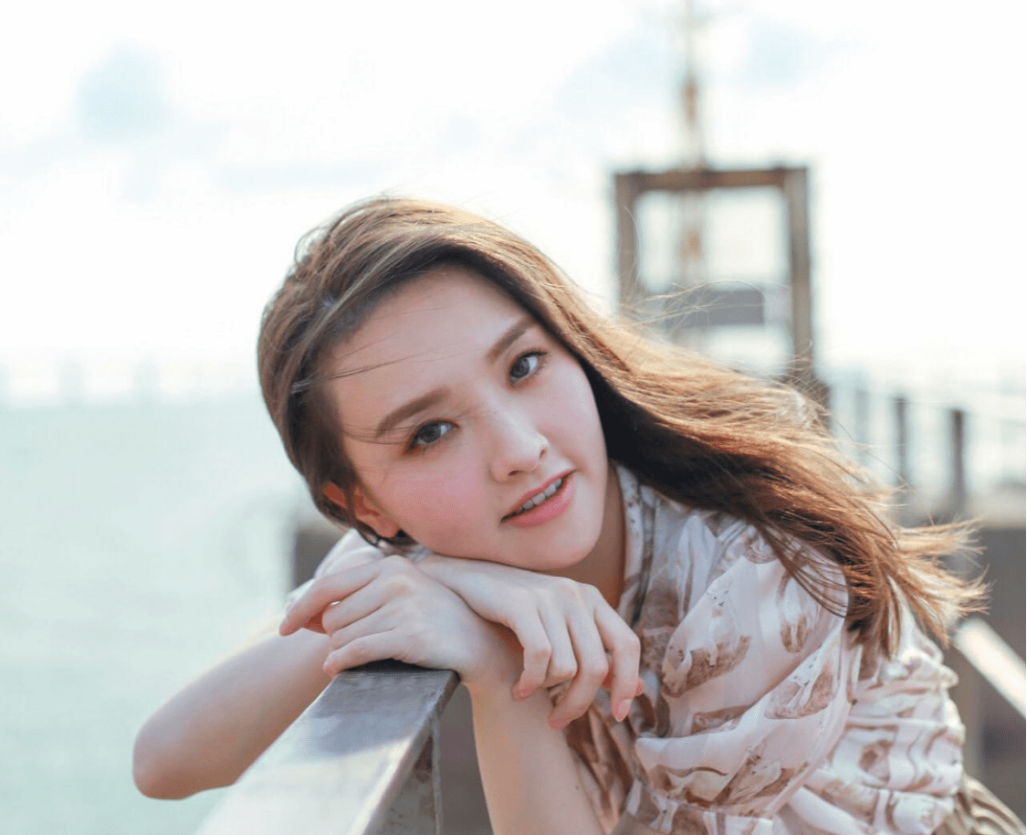 香港知名歌手首度公开与男友合照,曾多次被指小三上位_林欣彤_anton