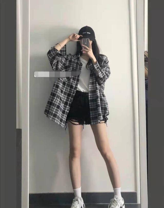 格子衬衫下身搭什么好看_牛仔_look_白色