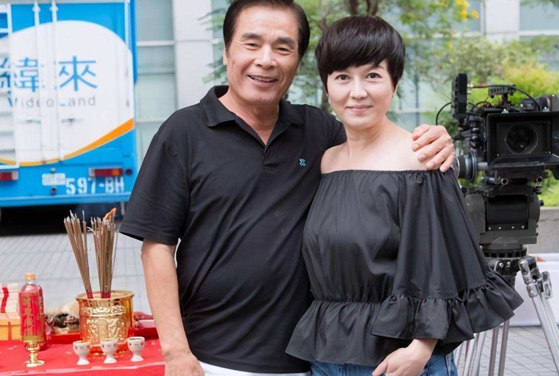 他是现实版"韦小宝",同时拥有过6个老婆,最小的相差40多岁_雷洪_妻子