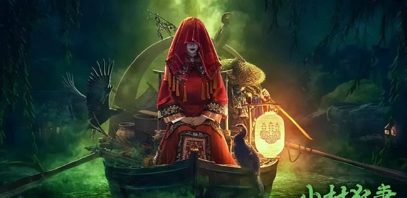 庙里则在龙王坐像的映射下显得阴森诡异,这时人群里的一个瞎子老头