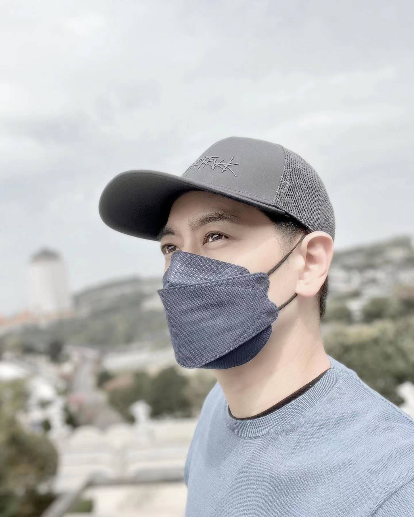 林志颖晒父亲年轻旧照,高颜值古装超惊艳