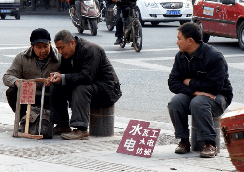 现在的建筑工人都这样找工作啦!_劳务市场_招工_渠道