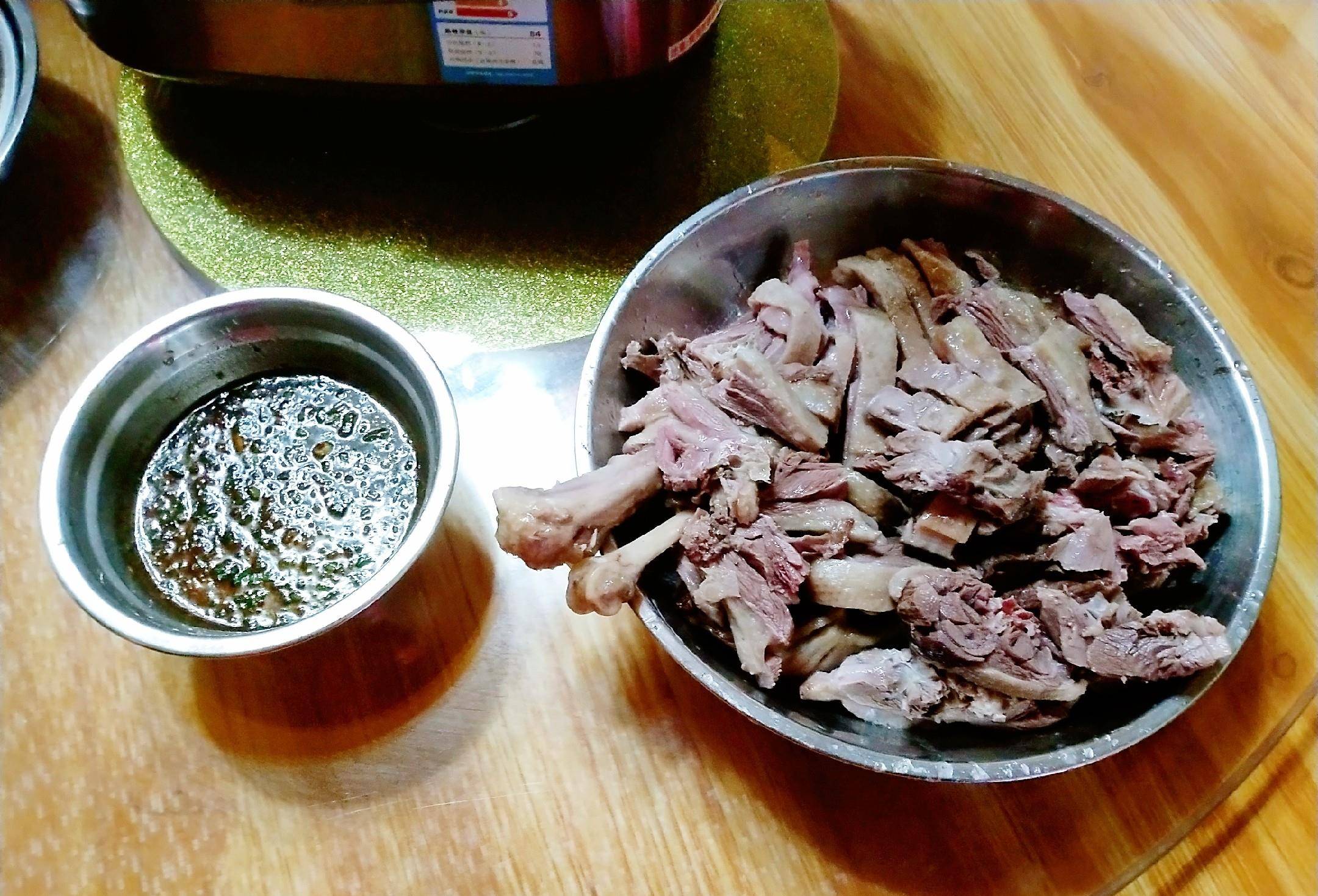 白切鹅的好吃做法鹅和蘸酱汁都是关键春节天天吃不腻味