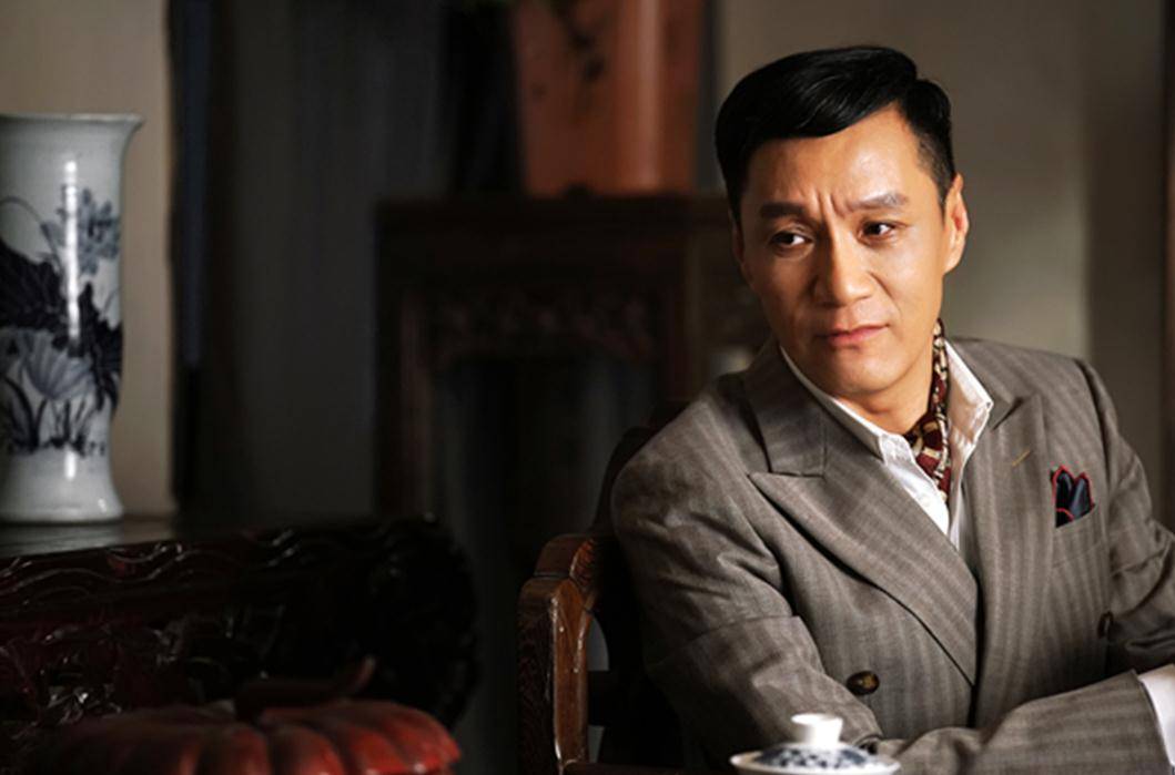 原创58岁老戏骨冯远征晒旧照庆生年轻时颜值不输小鲜肉至今无子