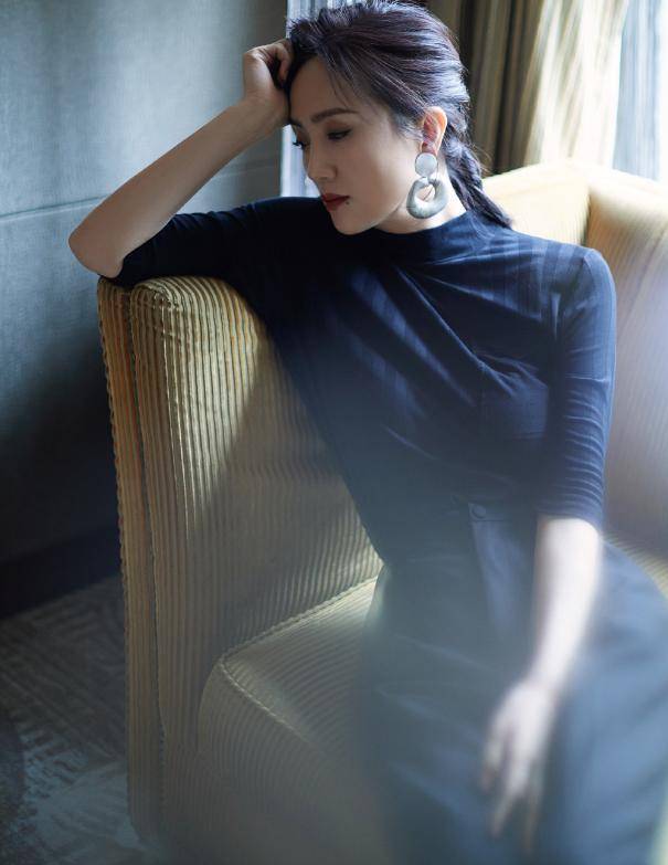 凭《我的姐姐》意外火了,48岁成气质美女,被誉内娱"干净女星"_朱媛媛