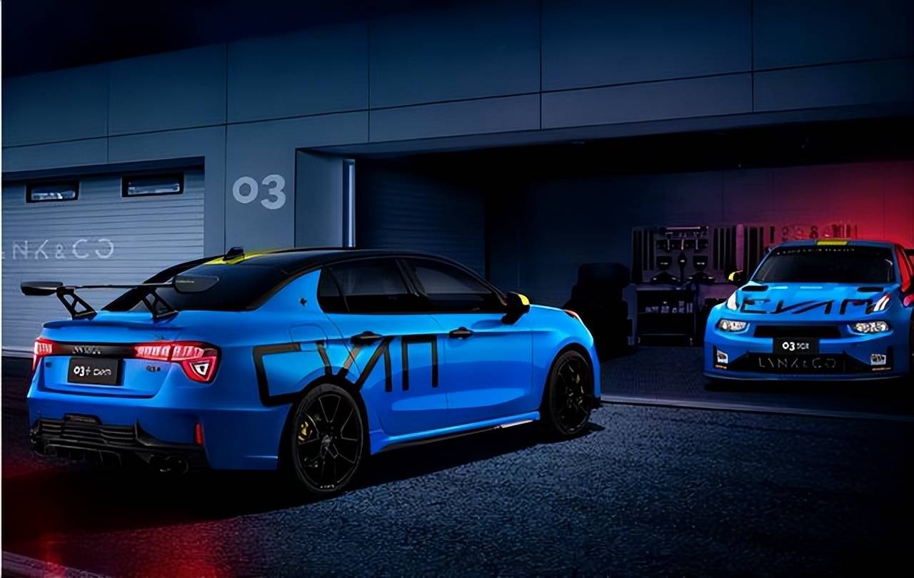 领克03 cyan其实是基于03 的定制版本,那么03 的cyan英文解释也是蓝色