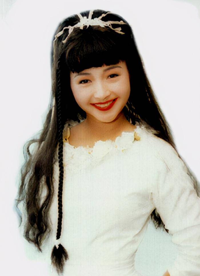 原创50岁李绮红被偶遇未施粉黛皱纹好明显这才是自然老去的样子