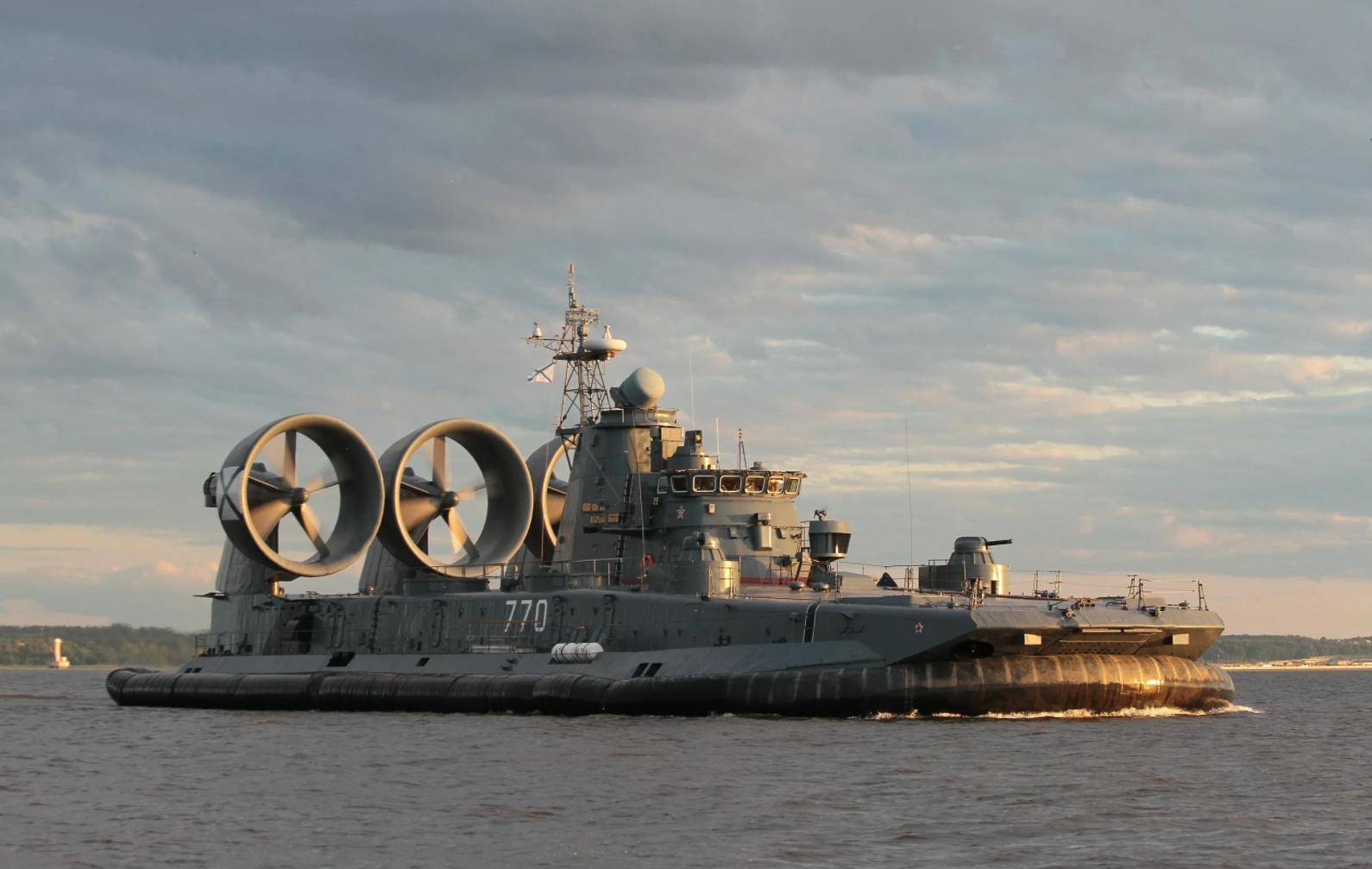 "欧洲野牛"气垫船,运载强大且任务属性多样,我国曾积极引进!