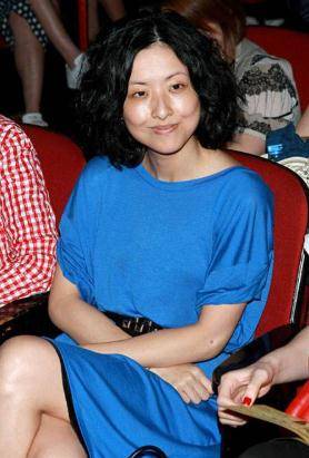 她是陈奕迅背后女人:曾出演《鹿鼎记》方怡,今46岁被宠成公主