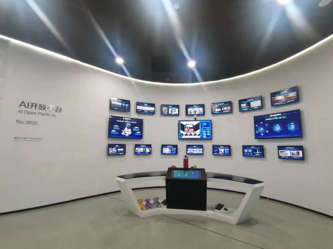 展通集团领导参观海康威视杭州总部展厅展通集团领导参观海康威视杭州