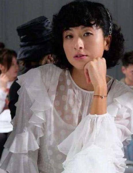 她是陈奕迅背后女人:曾出演《鹿鼎记》方怡,今46岁被宠成公主