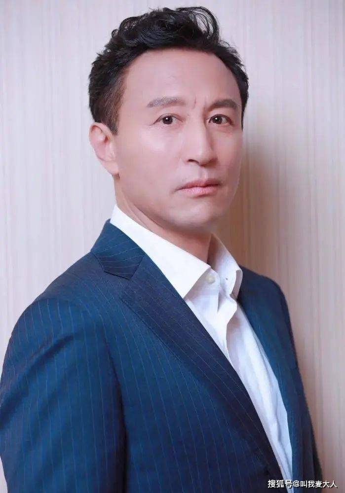 他是胡歌恩师,两次阻止刘亦菲恋情,并说要对初恋妻子一辈子负责_王洛