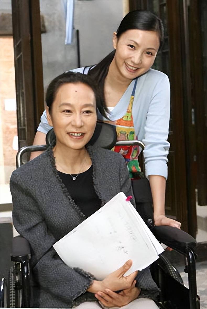 奚美娟与周野芒离婚27年她单身抚养儿子他转身迎娶琼女郎