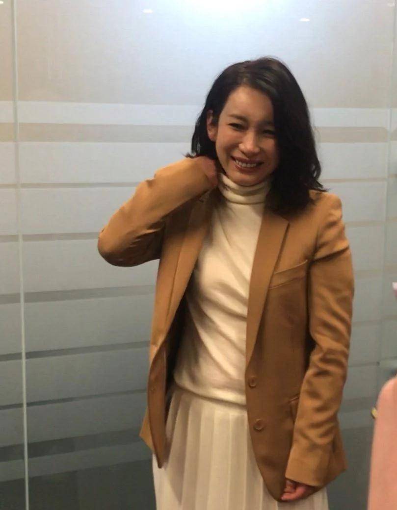 原创秦海璐满脸褶子胖的自然膀大腰圆腹部圆滚这就是真实的42岁